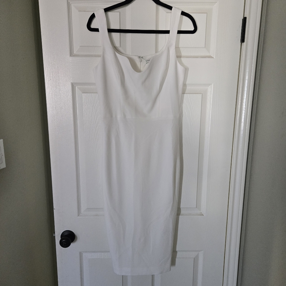 Elegant White Sleeveless Dress